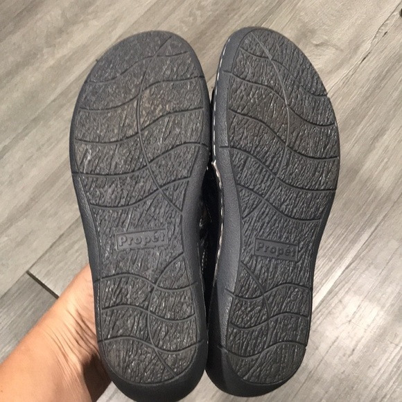 Propét Gray Leather Laser cut “Cameo” Flat - Picture 8 of 8